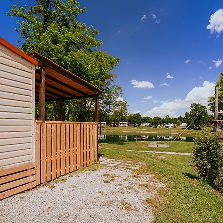 Lake View Mobile Homes With Thermal Riviera Tickets In Terme Catez Čatež ob Savi Kültér fotó