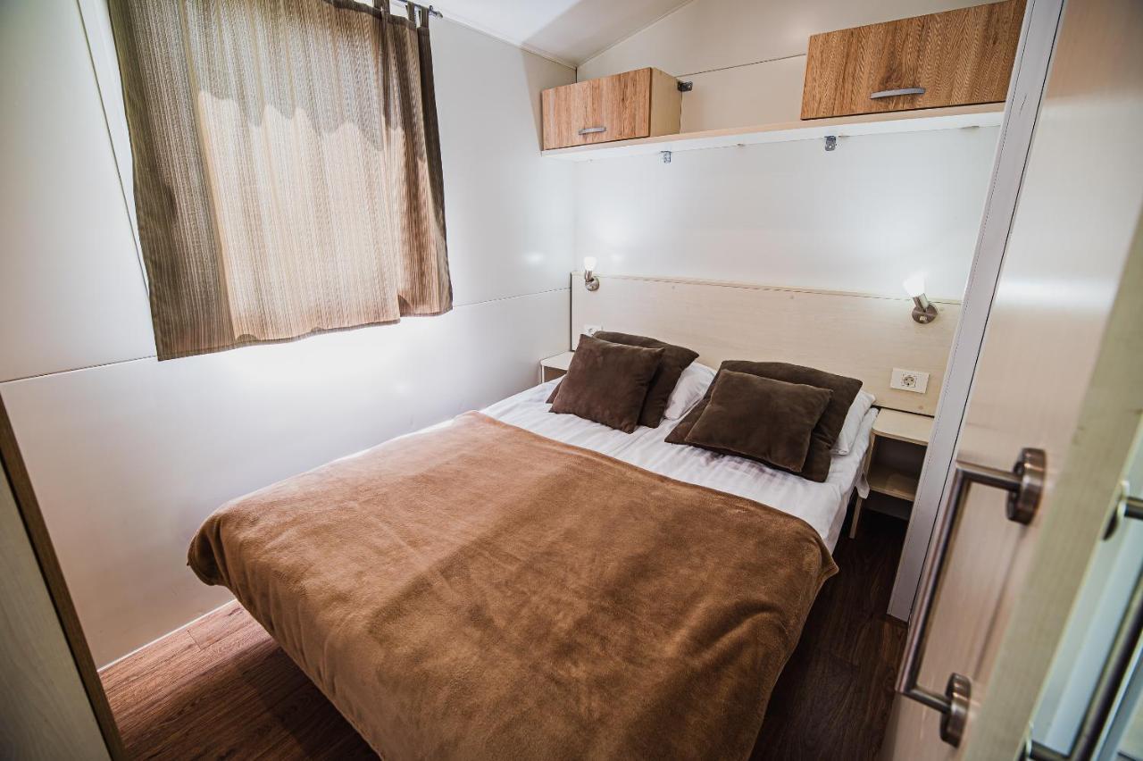 Lake View Mobile Homes With Thermal Riviera Tickets In Terme Catez Čatež ob Savi Kültér fotó