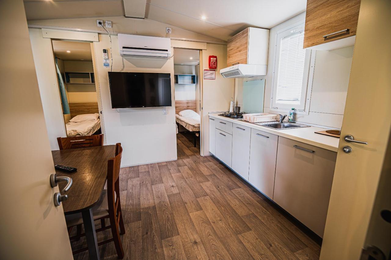 Lake View Mobile Homes With Thermal Riviera Tickets In Terme Catez Čatež ob Savi Kültér fotó