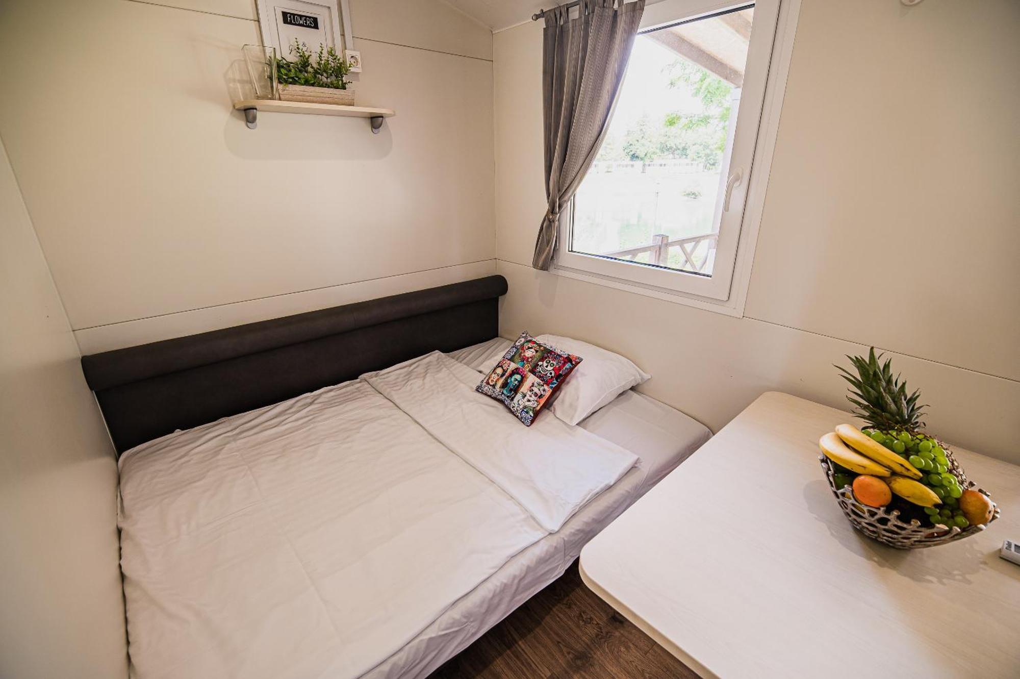 Lake View Mobile Homes With Thermal Riviera Tickets In Terme Catez Čatež ob Savi Szoba fotó