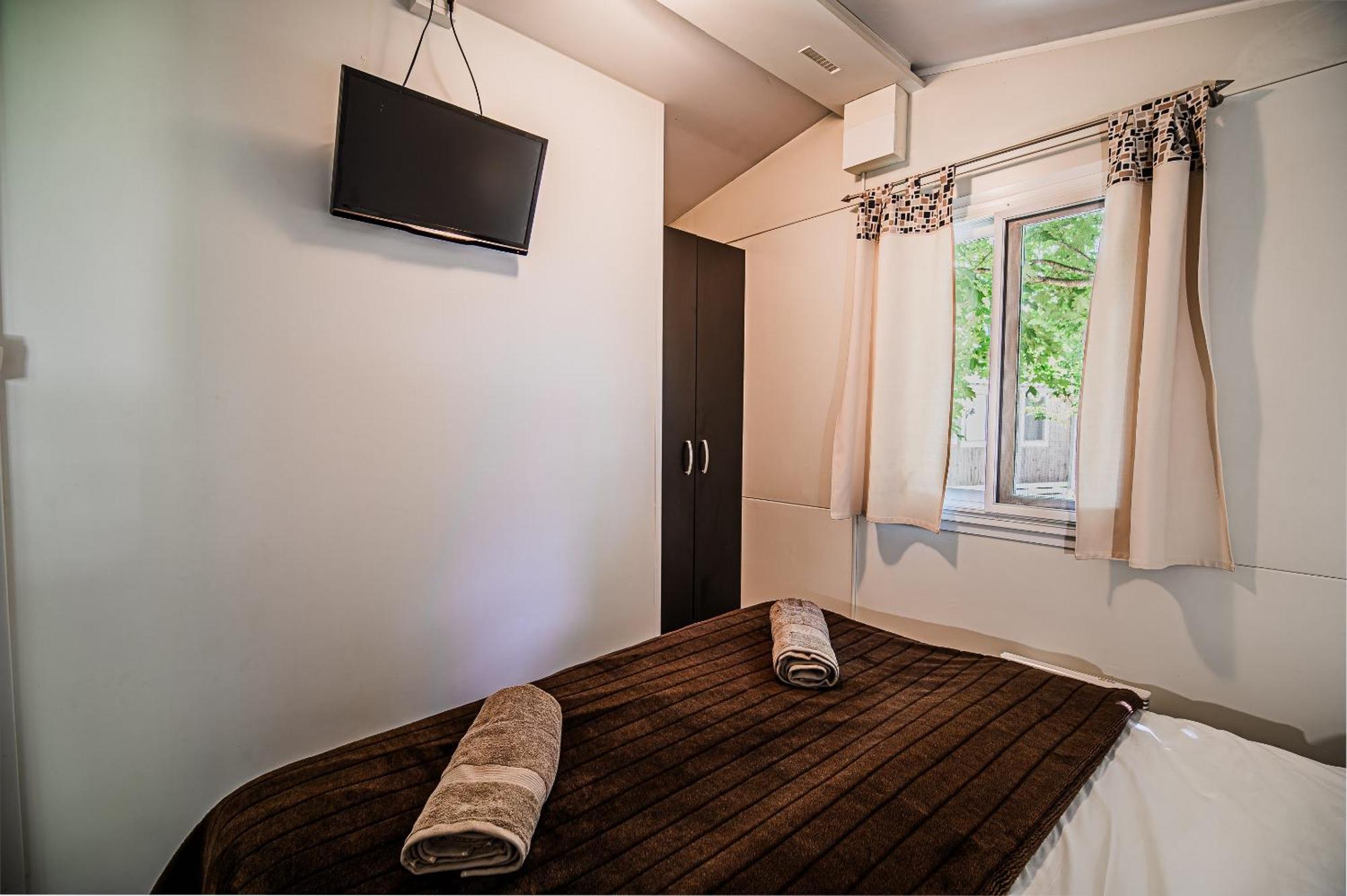 Lake View Mobile Homes With Thermal Riviera Tickets In Terme Catez Čatež ob Savi Szoba fotó