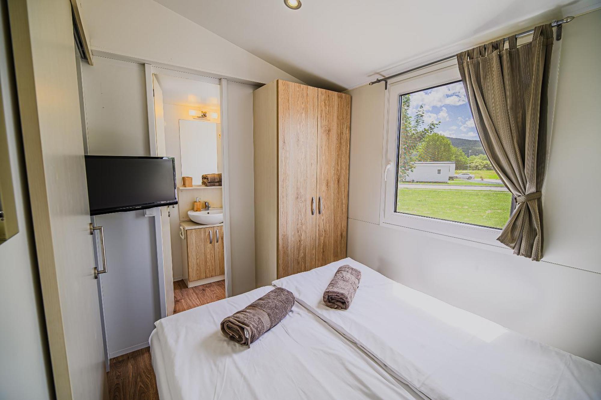 Lake View Mobile Homes With Thermal Riviera Tickets In Terme Catez Čatež ob Savi Szoba fotó