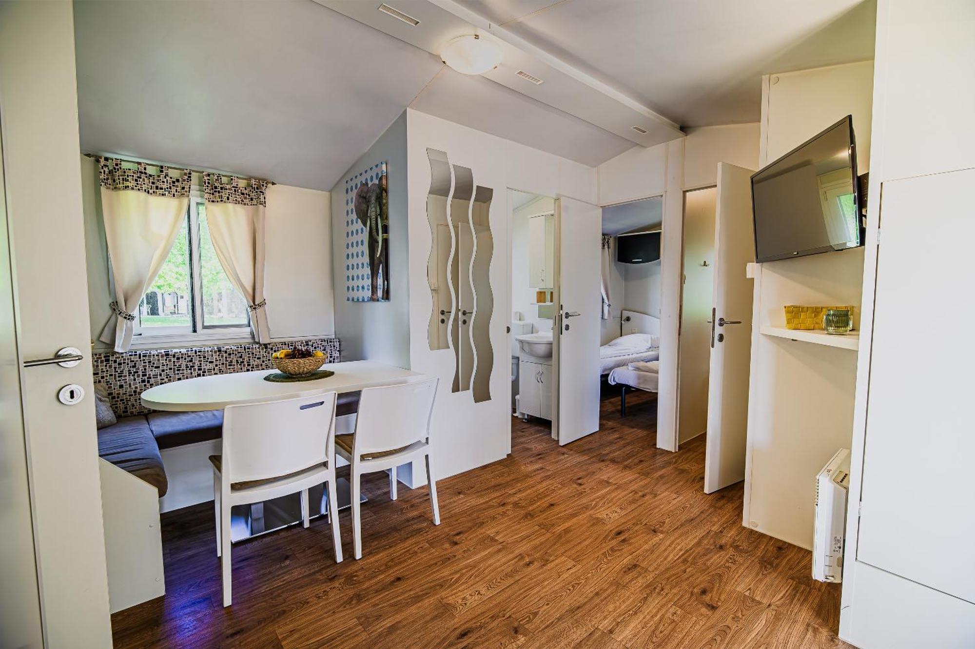 Lake View Mobile Homes With Thermal Riviera Tickets In Terme Catez Čatež ob Savi Szoba fotó