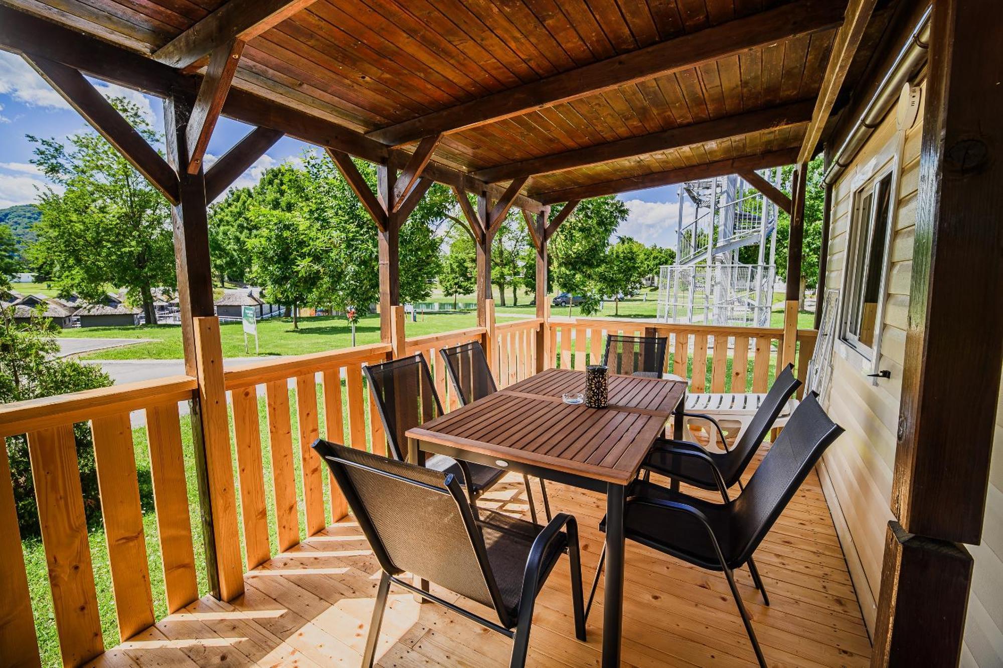 Lake View Mobile Homes With Thermal Riviera Tickets In Terme Catez Čatež ob Savi Szoba fotó